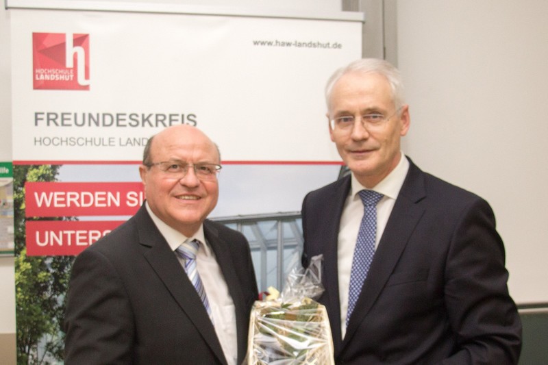 Für die vergangenen neun Jahre wollen wir vom Freundeskreis Danke
sagen, so der Vorsitzende des Freundeskreises der Hochschule
Landshut, Ludwig Zellner, bei der Verabschiedung des Hochschulpräsidenten
Prof. Dr. Karl Stoffel. Gemeinsam blickte man auf die erfolgreiche
Zusammenarbeit zurück.