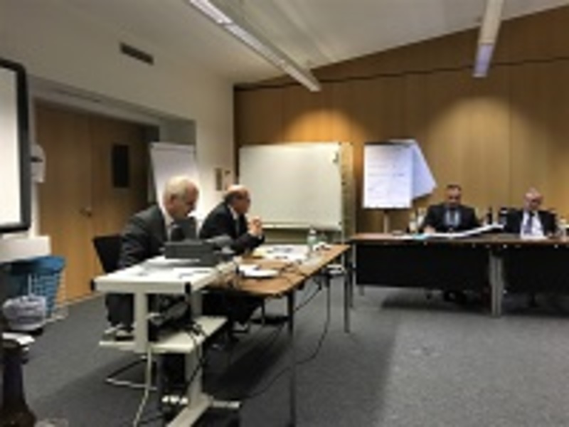Beim Freundeskreis der Hochschule Landshut unter Führung des Vorsitzenden Ludwig Zellner ging es um die gute Entwicklung der HAW Landshut in diesem Jahr. Vor allem der Zuschlag für den Studiengang Hebammenwesen sei ein großer Erfolg.