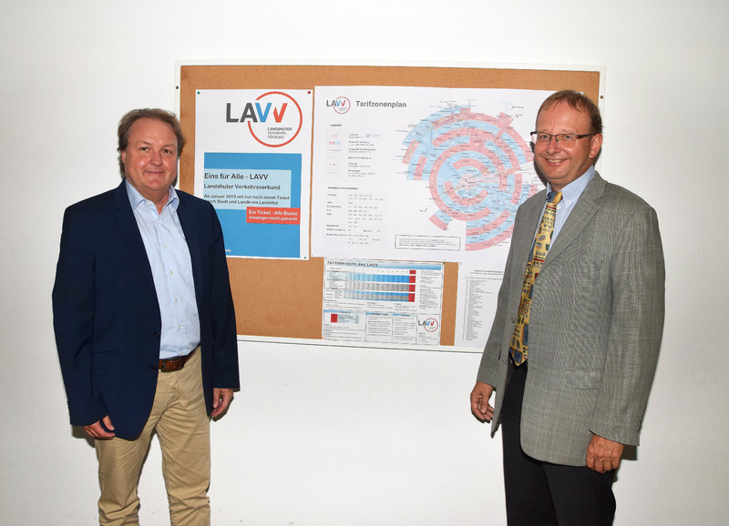 Helmut Radlmeier und der Geschäftsleiter des Landshuter Verkehrsver-bundes Dr. Christoph Häusler sprachen über die Potenziale des LAVV.  