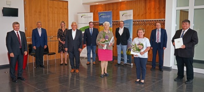 Das Ehrenzeichen des Bayerischen Ministerpräsidenten erhielten auch Erika Schmid (Buch a.E.), Dorothea v.d. Heydte (Aham), Robert Wünsch (Kröning) und Gerhard Schellin (Essenbach). Foto: Landratsamt Landshut