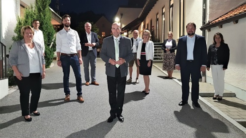 Bundestagsabgeordneter Florian Oßner wurde mit 97% wieder zum Kreisvorsitzenden der CSU im Landkreis Landshut gewählt. Seine neuen Stellvertreter sind Hans-Peter Deifel, Claudia Geilersdorfer, Josef Klaus, Maximilian Ganslmeier und Aloisia Hausberger.