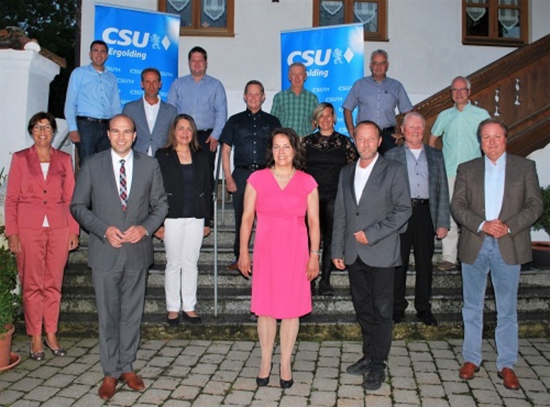 Im Gasthaus Betz in Oberglaim fand die diesjährige Ortshauptversammlung der CSU Ergolding statt. Der Ortsverband bleibt unter der bewährten Führung von Bezirksrätin Martina Hammerl.
