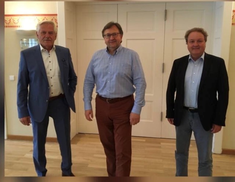 Die drei Mitglieder des Klinikum- Aufsichtsrates, Bernd Friedrich, Rudolf Schnur und Helmut Radlmeier begrüßen im Namen der CSU/LM/JL/BfL-Fraktion die Überlegungen, dass Stadt und Landkreis Landshut das Kinderkrankenhaus St. Marien übernehmen wollen.