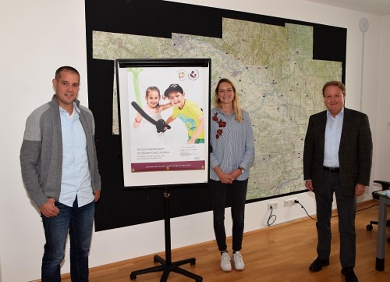 Über die Arbeit des Ambulanten Kinderhospizes infomierte sich Helmut Radlmeier bei Zentrumsleiter Klaus Darlau und der Referentin der Geschäftsführung Sandra Geisler.
