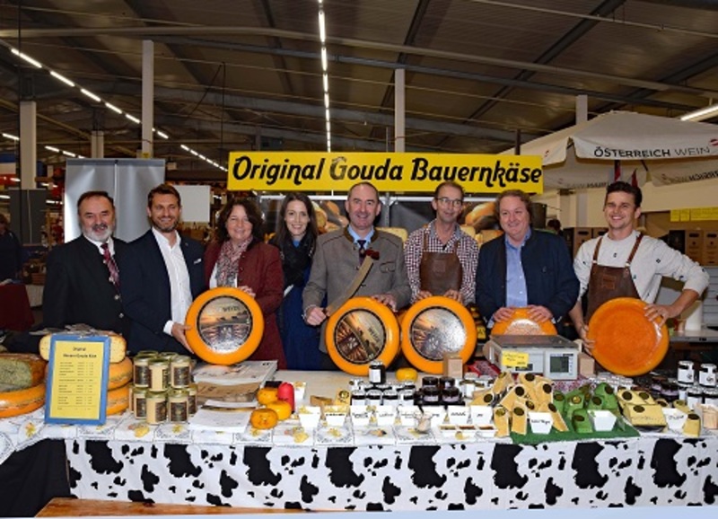 Wie jedes Jahr war Helmut Radlmeier bei der Eröffnung des Europäischen Bauernmarktes beim Möbel Biller mit dabei. Dieses Mal kamen ungewöhnlich viele politische Vertreter zur feierlichen Eröffnung.