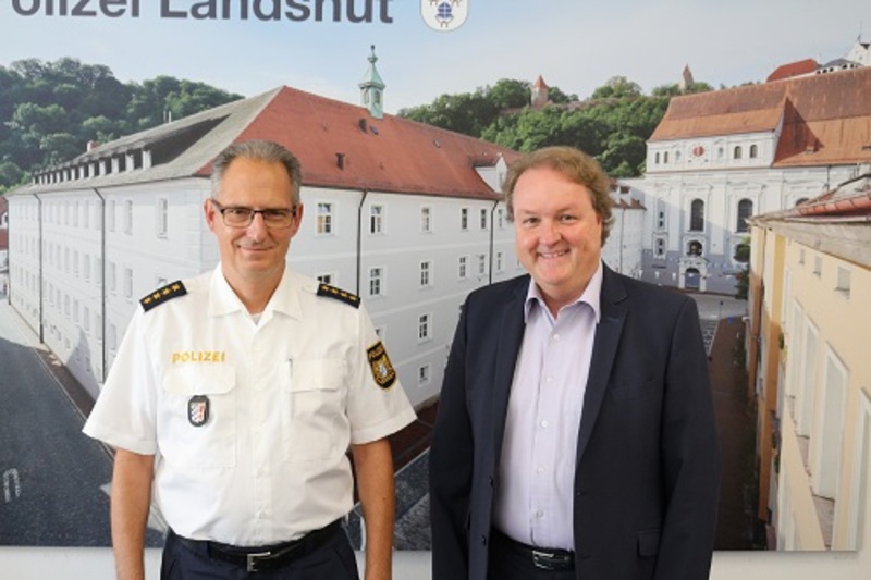 Robert Weber, Leiter der Polizeiinspektion Landshut, und Helmut Radlmeier sprachen über die Sicherheitslage in der Region.