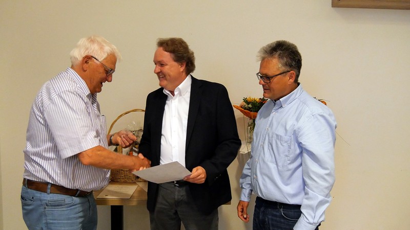 Im Rahmen seiner Jahreshauptversammlung ehrte der TSV Auloh Helmut Radlmeier für 20 Jahre Mitgliedschaft.