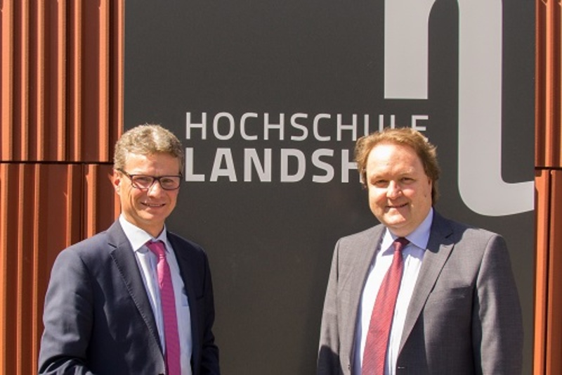 Einen wichtigen Schritt vorangebracht haben Bernd Sibler und Helmut Radlmeier die neue Mensa der Hochschule Landshut.