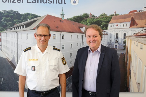 Robert Weber, Leiter der Polizeiinspektion Landshut, und Landtagsabgeordneter Helmut Radlmeier sprachen über die Sicherheitslage in der Region.